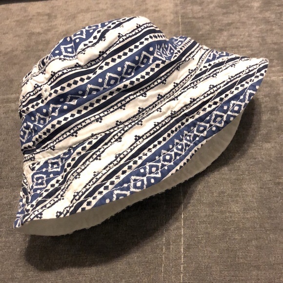 Carter’s | Reversible Bucket Hat for Baby - Picture 6 of 8